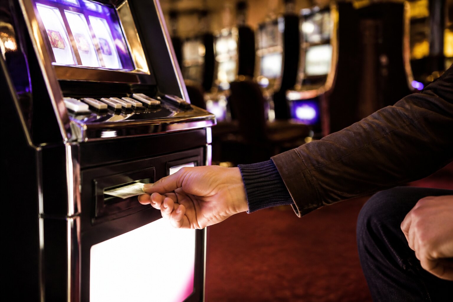Taking Money Left in Slot Machine: Legal Issues, Rules & Etiquette